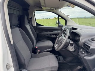 /photos/12586/41cd57eb-51a2-1e4c-f30a-f8d231a52268_i320x240.jpg